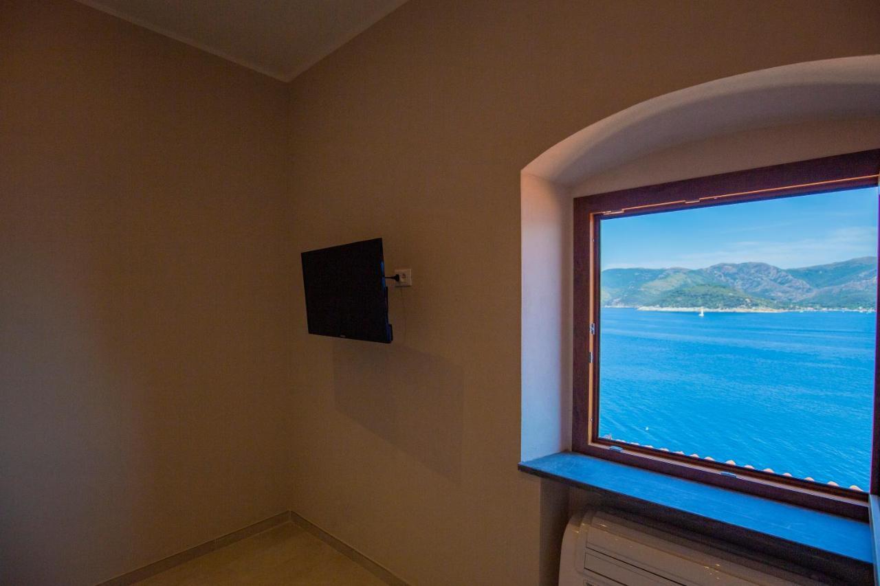 Helloelba Appartamento Il Faro Portoferraio Exterior foto